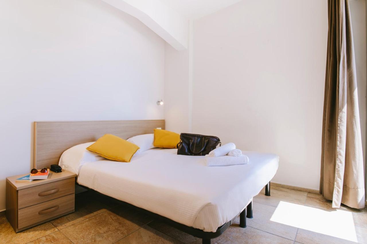 Hotel Jolly Roger Pietra Ligure Exteriör bild
