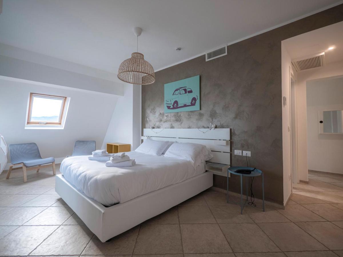 Hotel Jolly Roger Pietra Ligure Exteriör bild