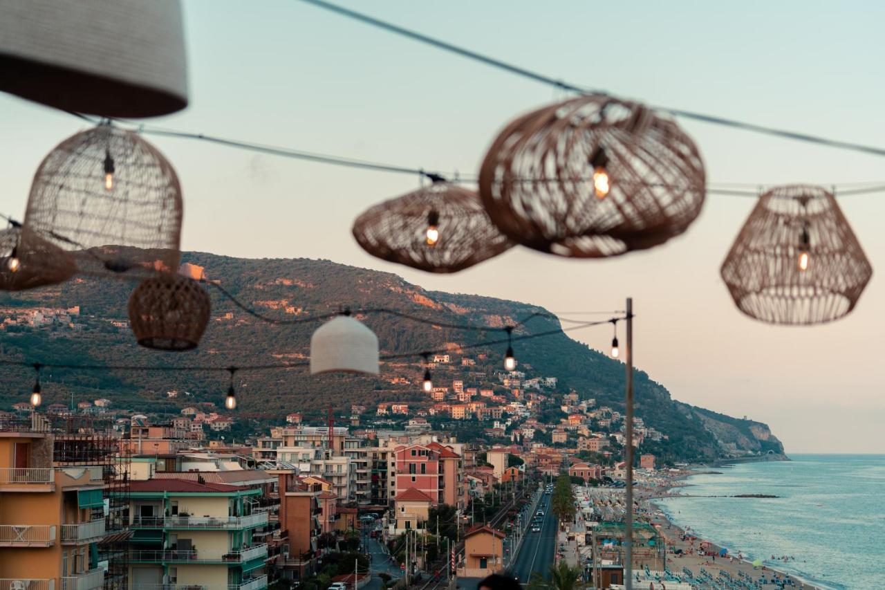 Hotel Jolly Roger Pietra Ligure Exteriör bild