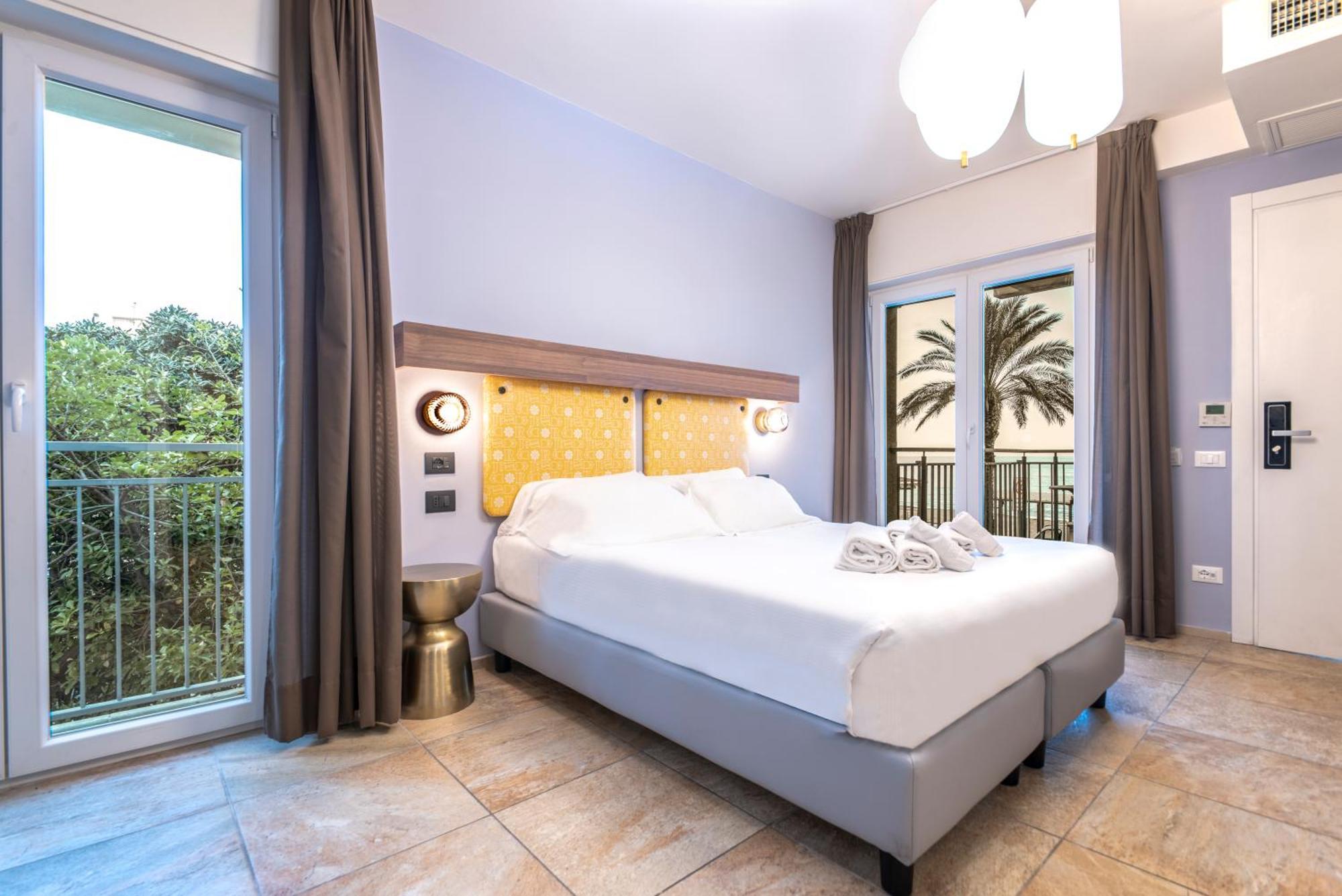 Hotel Jolly Roger Pietra Ligure Exteriör bild