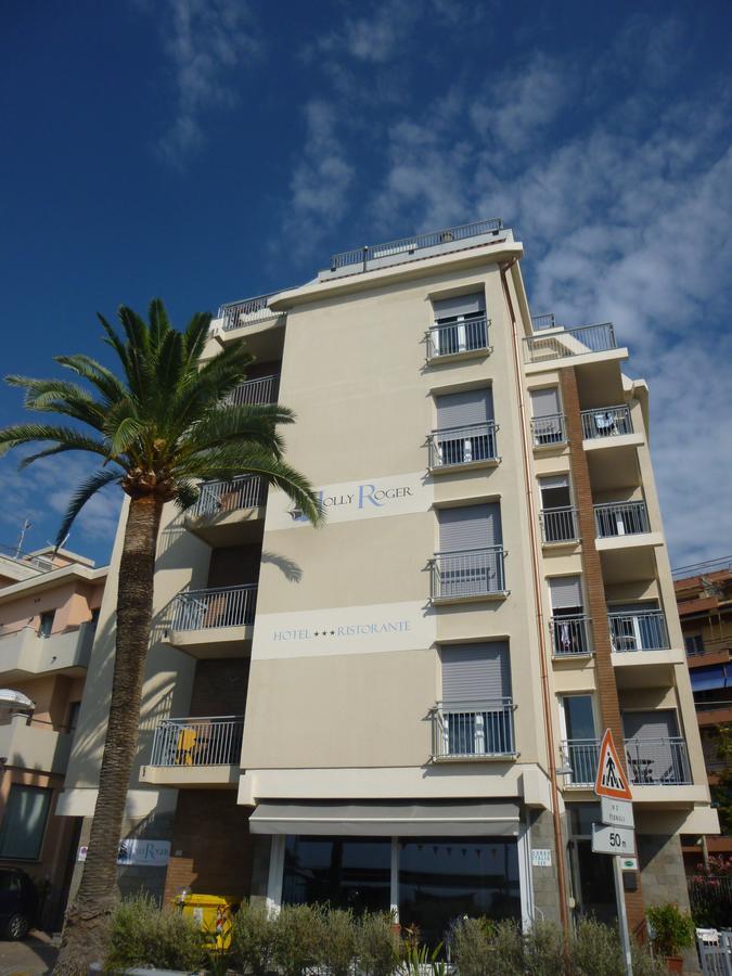 Hotel Jolly Roger Pietra Ligure Exteriör bild