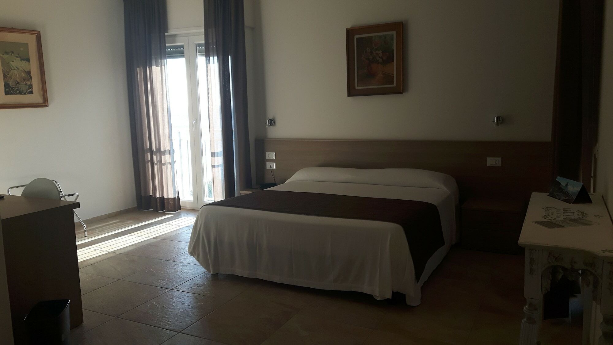 Hotel Jolly Roger Pietra Ligure Exteriör bild